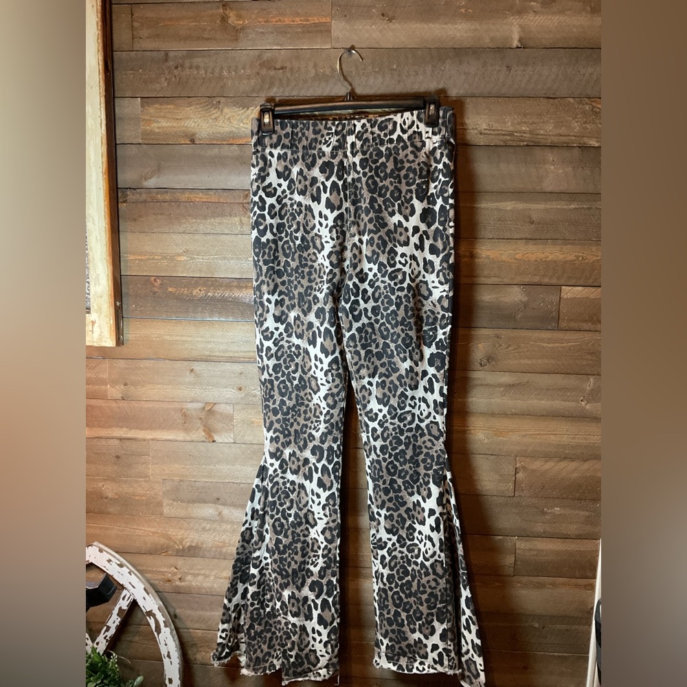 Lucky & Blessed L&B Leopard Print Pull On Flare Jeans Women’s Size  Large